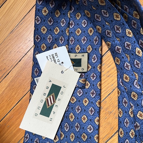BRAND NEW JOSEPH ABBOUD TIE - Picture 4 of 5